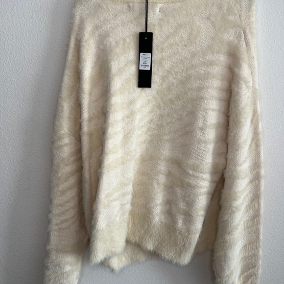 Brand New, Never Worn Nova Men Sweater, Size Small, Perfect for The Holidays - Picture 4 of 4